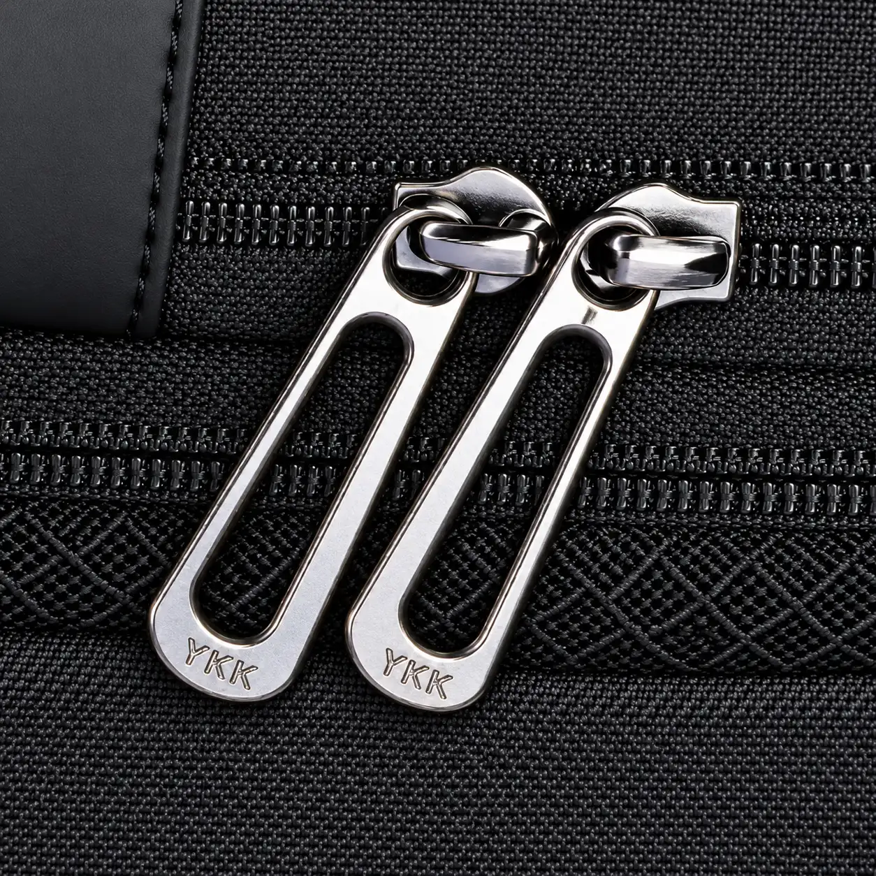 Mark Ryden MR8518 Single Shoulder Sling Bag: Detail 4