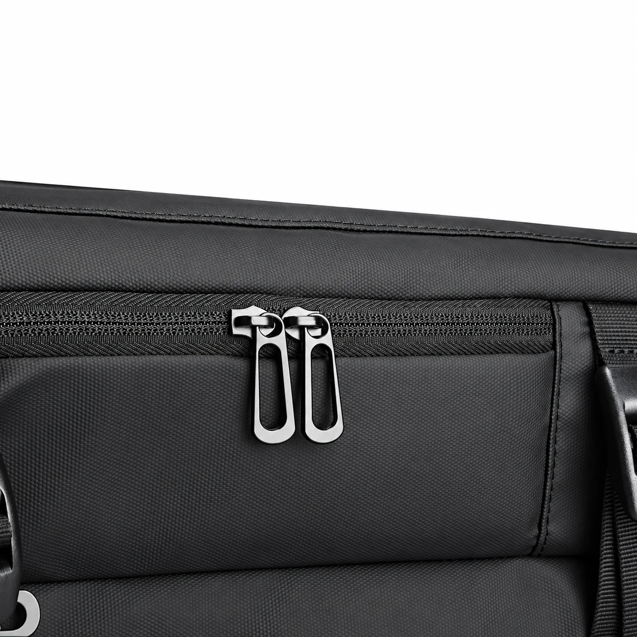 Mark Ryden MR9299 Multi-Functional Water Resistant Laptop: Detail 5